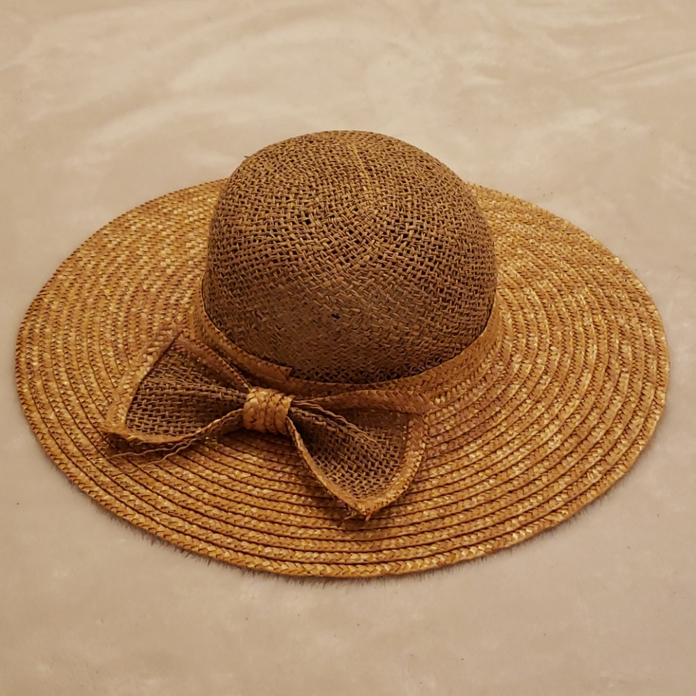 Straw sun hat